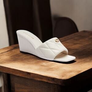 NWOT Coach CP910 Emma Quilted Wedge Sandal Size 8B